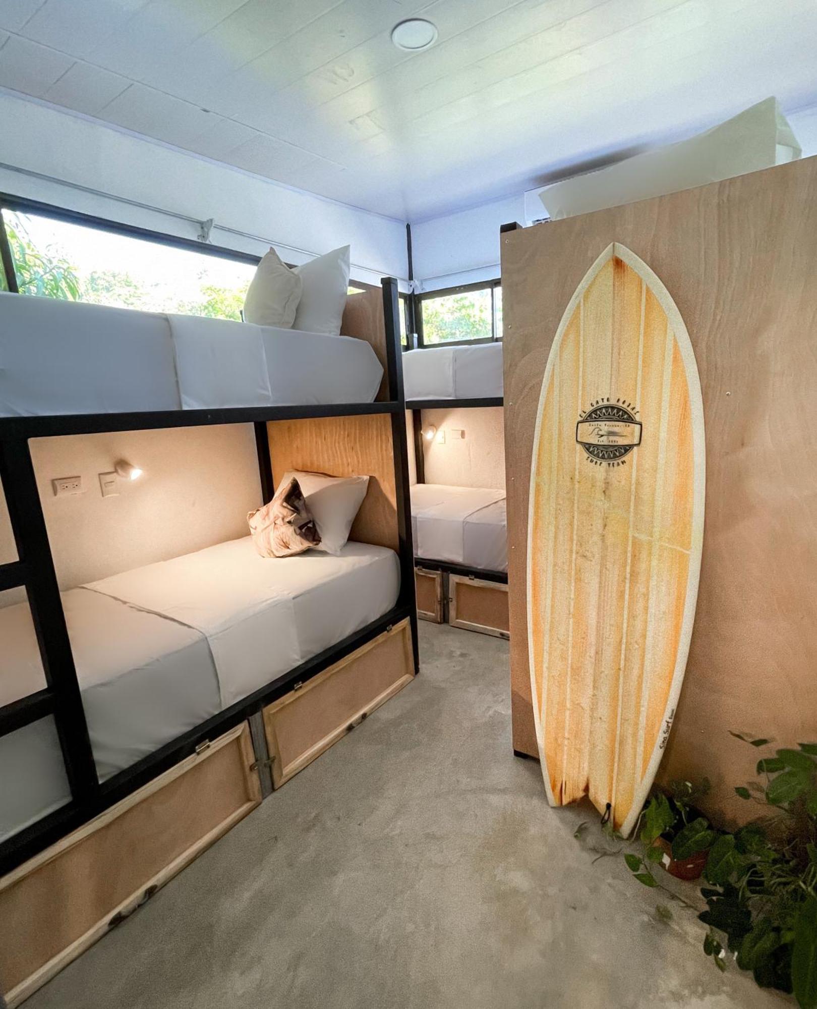 El Gato Rojas Surf Hostel Playa Santa Teresa  Екстериор снимка