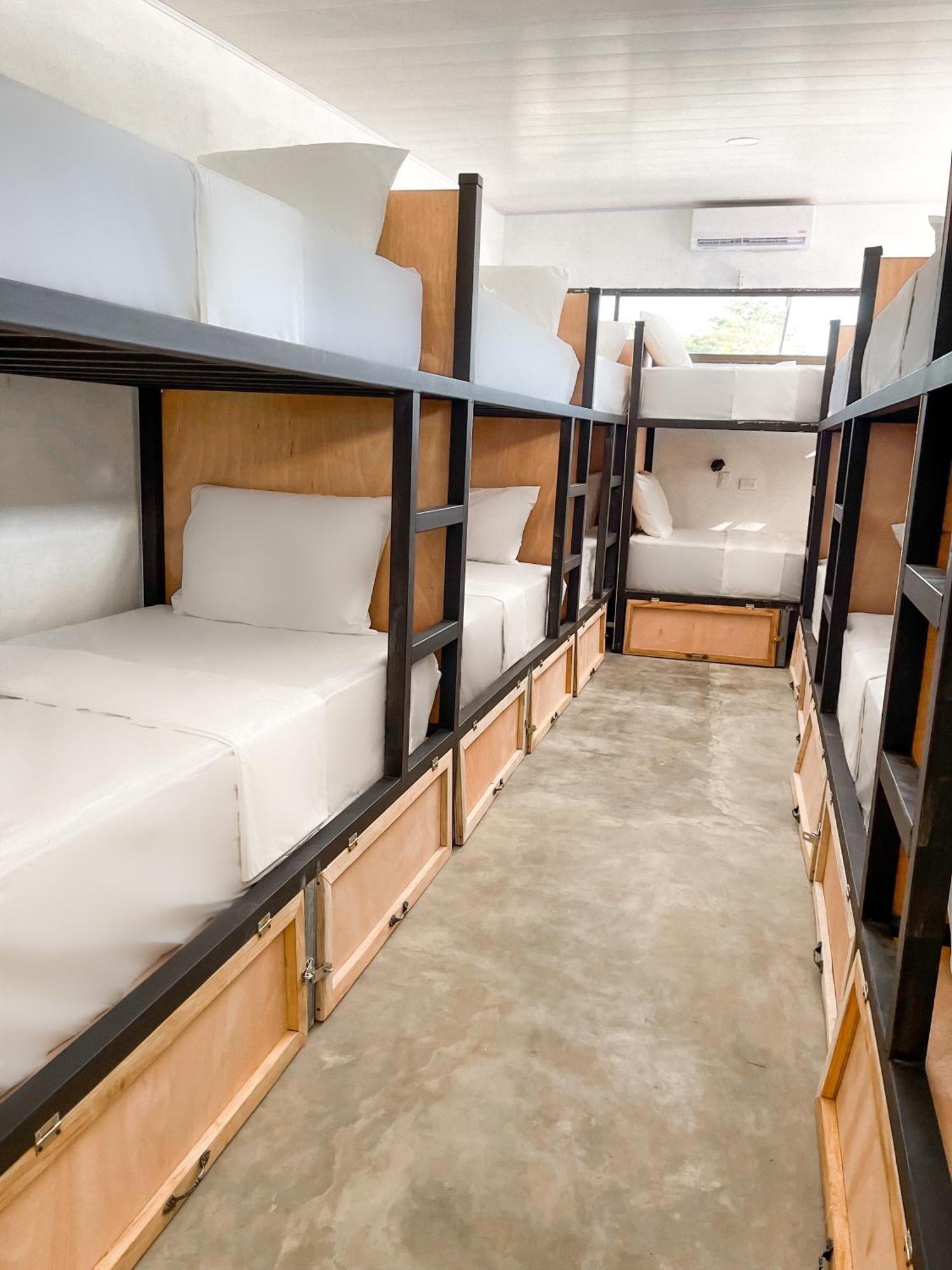 El Gato Rojas Surf Hostel Playa Santa Teresa  Екстериор снимка